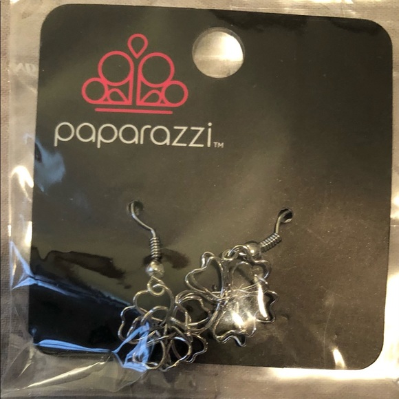 NEW Paparazzi dangle earrings - Picture 2 of 2